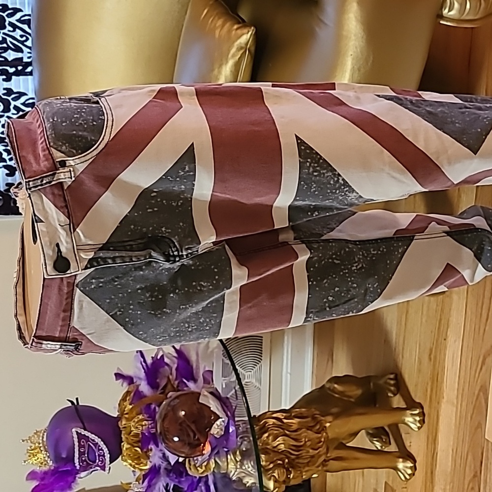 Iris Jeans - Picture 2 of 12
